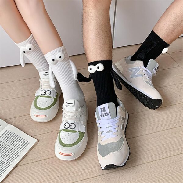 2 Pairs Magnetic Holding Hands Socks - Funny Gifts for Women & Men, Teens, Couples, Friends - Image 4